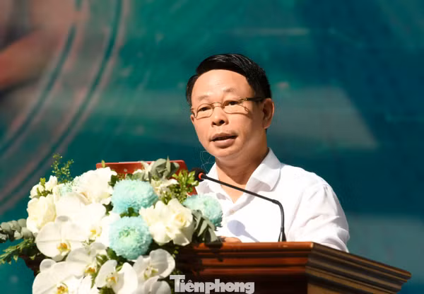 Người lớn cần học cách lắng nghe tiếng nói của trẻ