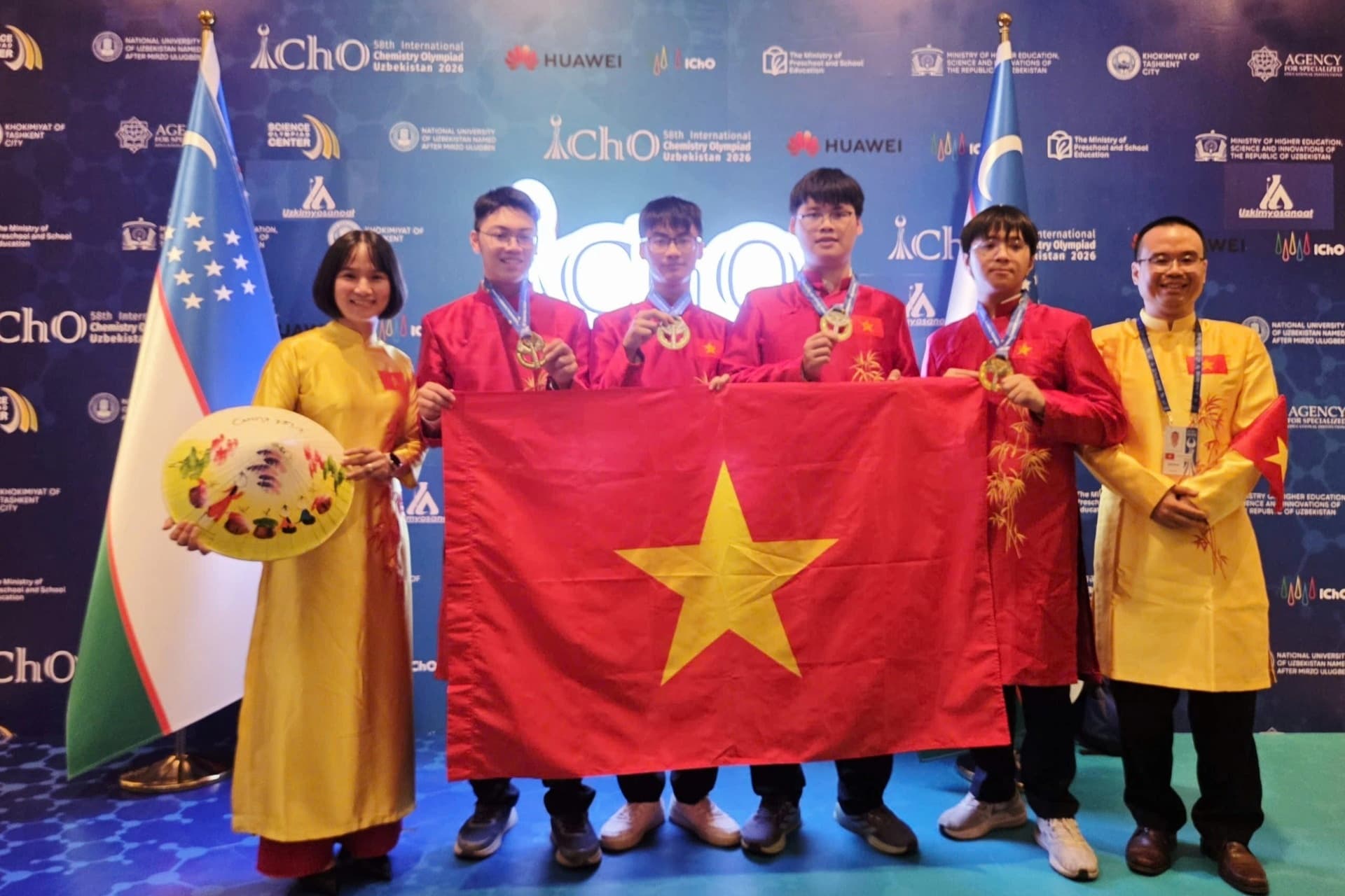 Đội tuyển Việt Nam đạt thành tích xuất sắc tại Olympic hóa học quốc tế