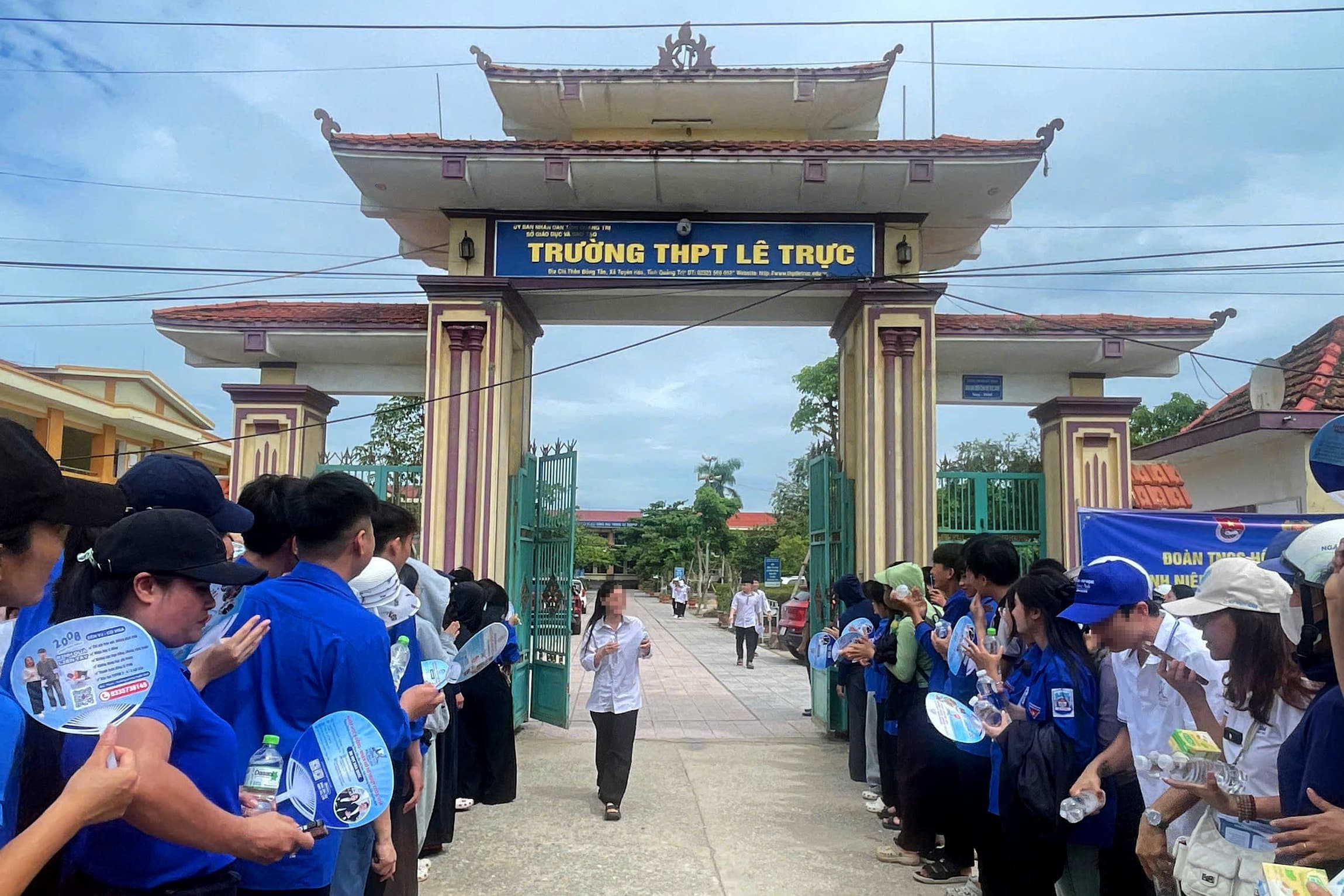Nguyên hiệu trưởng tặng tiền cho người tố cáo tiêu cực thi cử
