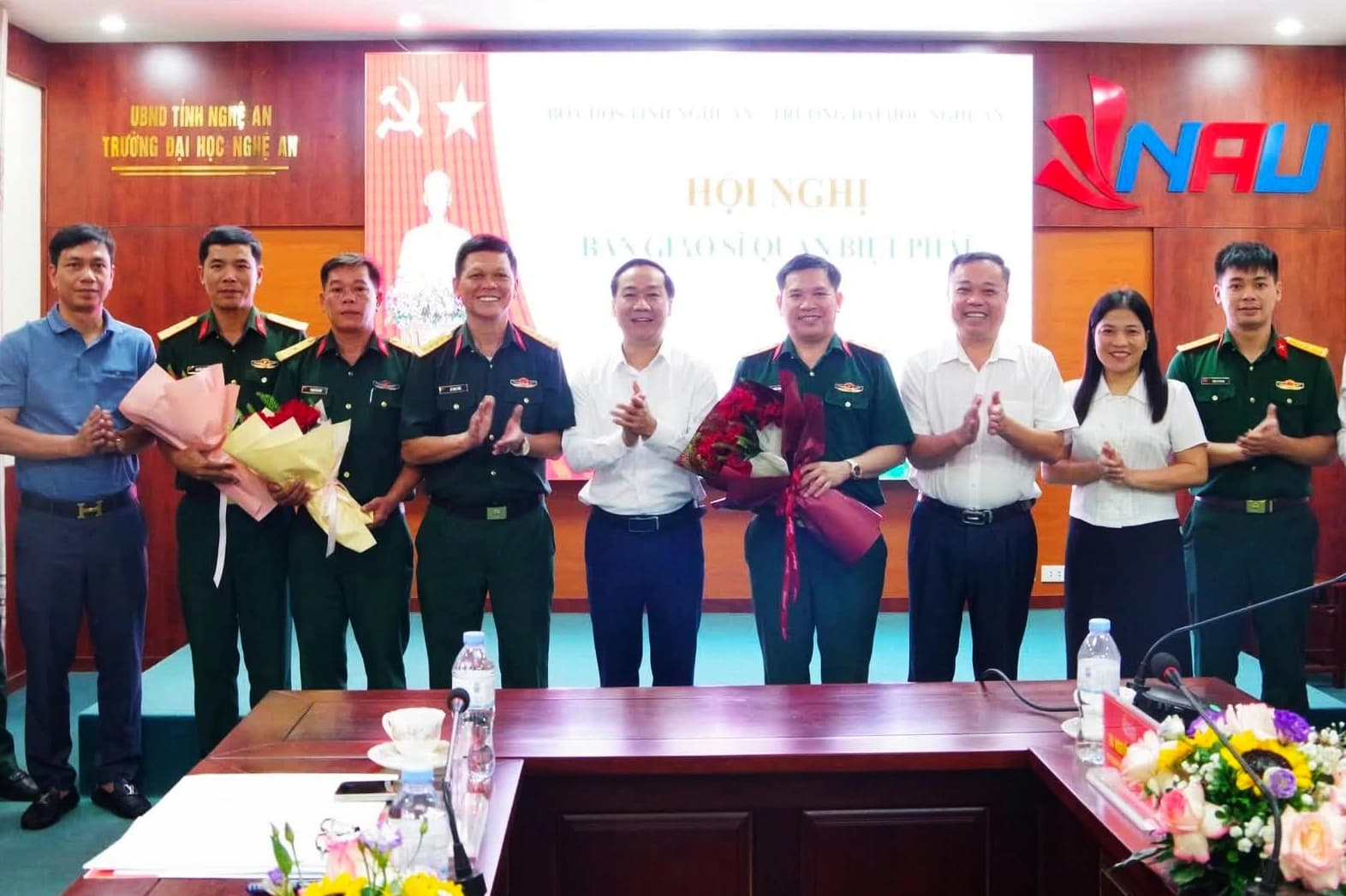 Biệt phái 3 sĩ quan quân đội đến Trường Đại học Nghệ An