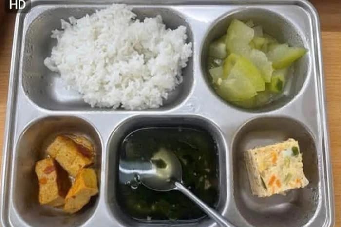 Nhà trường phản hồi về bức ảnh suất ăn 'khiêm tốn' lan truyền