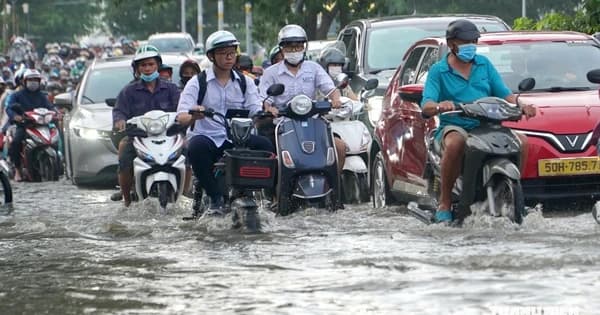 Phụ huynh TP.HCM đề nghị trường học chuyển sang hình thức trực tuyến khi thời tiết xấu