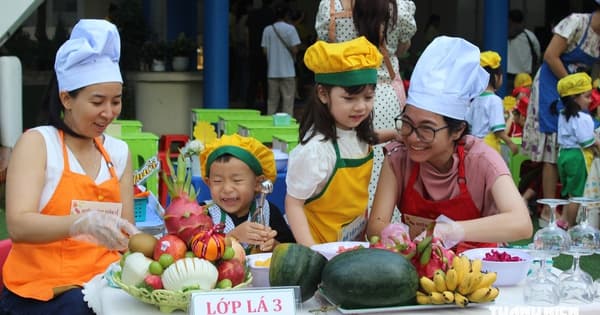 TP.HCM: Phụ huynh trở thành đầu bếp, mua rau sạch và pha chế đồ uống cho bữa trưa học sinh