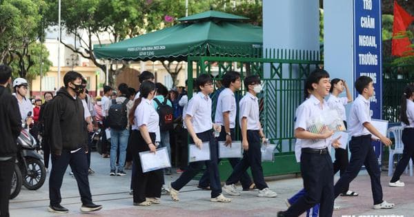 Xử lý người coi thi trong vụ mang điện thoại