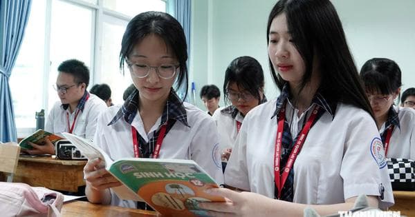 Miễn phí sách giáo khoa: Hướng đi mới