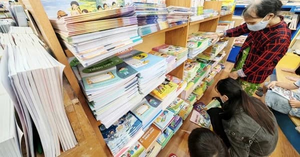 Sôi động thị trường sách giáo khoa trước thềm năm học mới